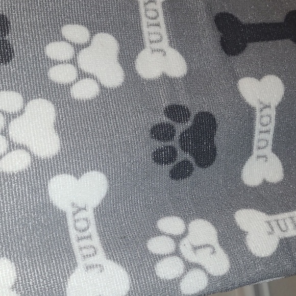 💕HP💕Juicy Couture Gray and White Microfiber Pet Towel - Picture 4 of 7